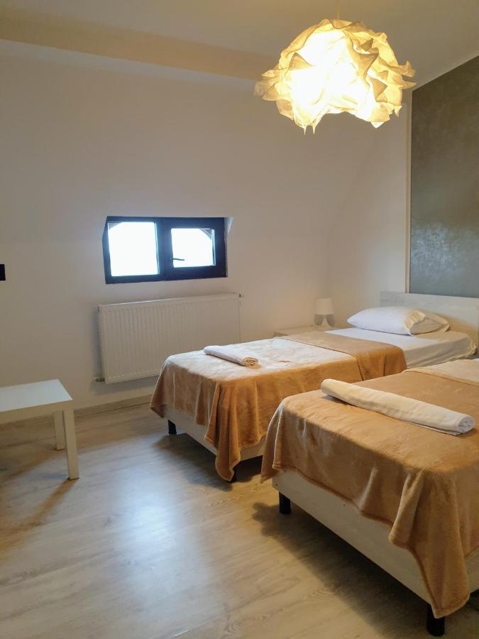 Hotel Queen Boekarest Buitenkant foto