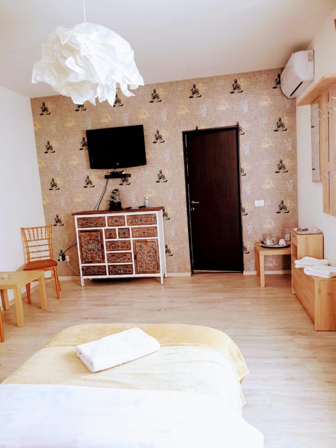 Hotel Queen Boekarest Buitenkant foto